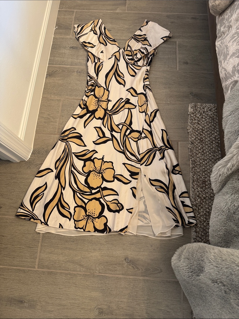 White House Black Market Cream Maxi Dress with Black and Tan Floral Print - Picture 5 of 12